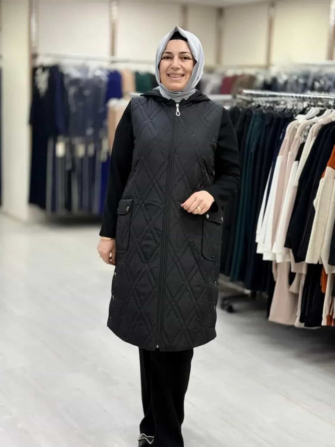 KAPİTONE TAŞ DETAYLI YELEK