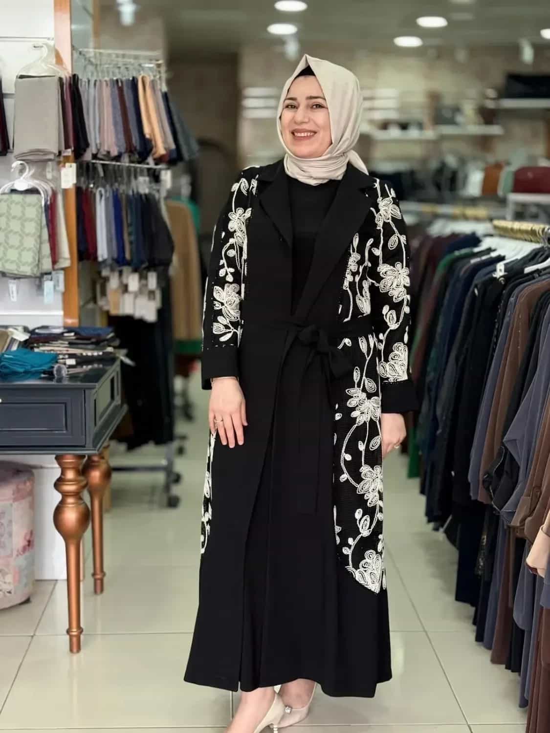 ÇİÇEK İŞLEMELİ ABAYA