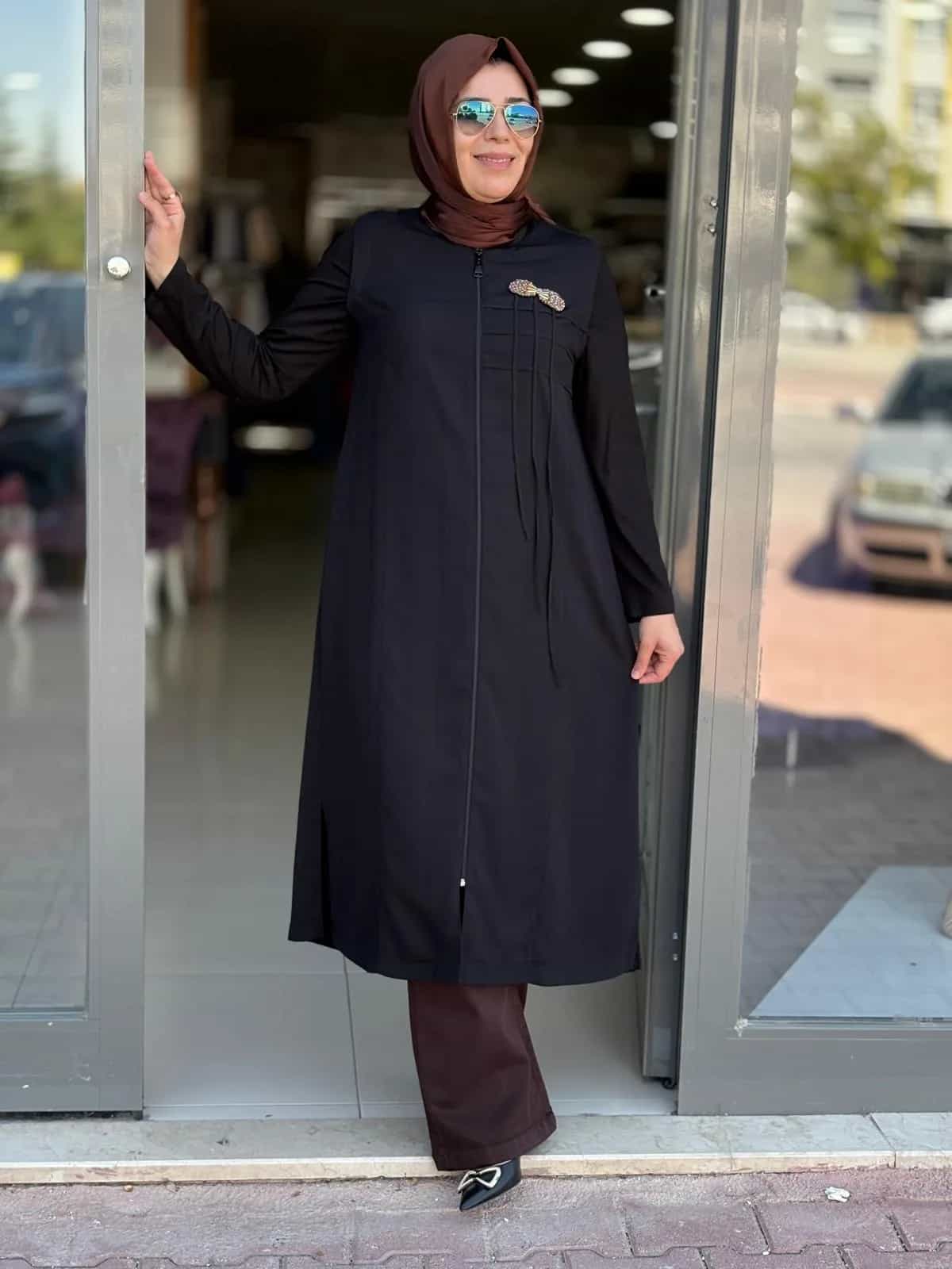 BROŞ DETAYLI KAP