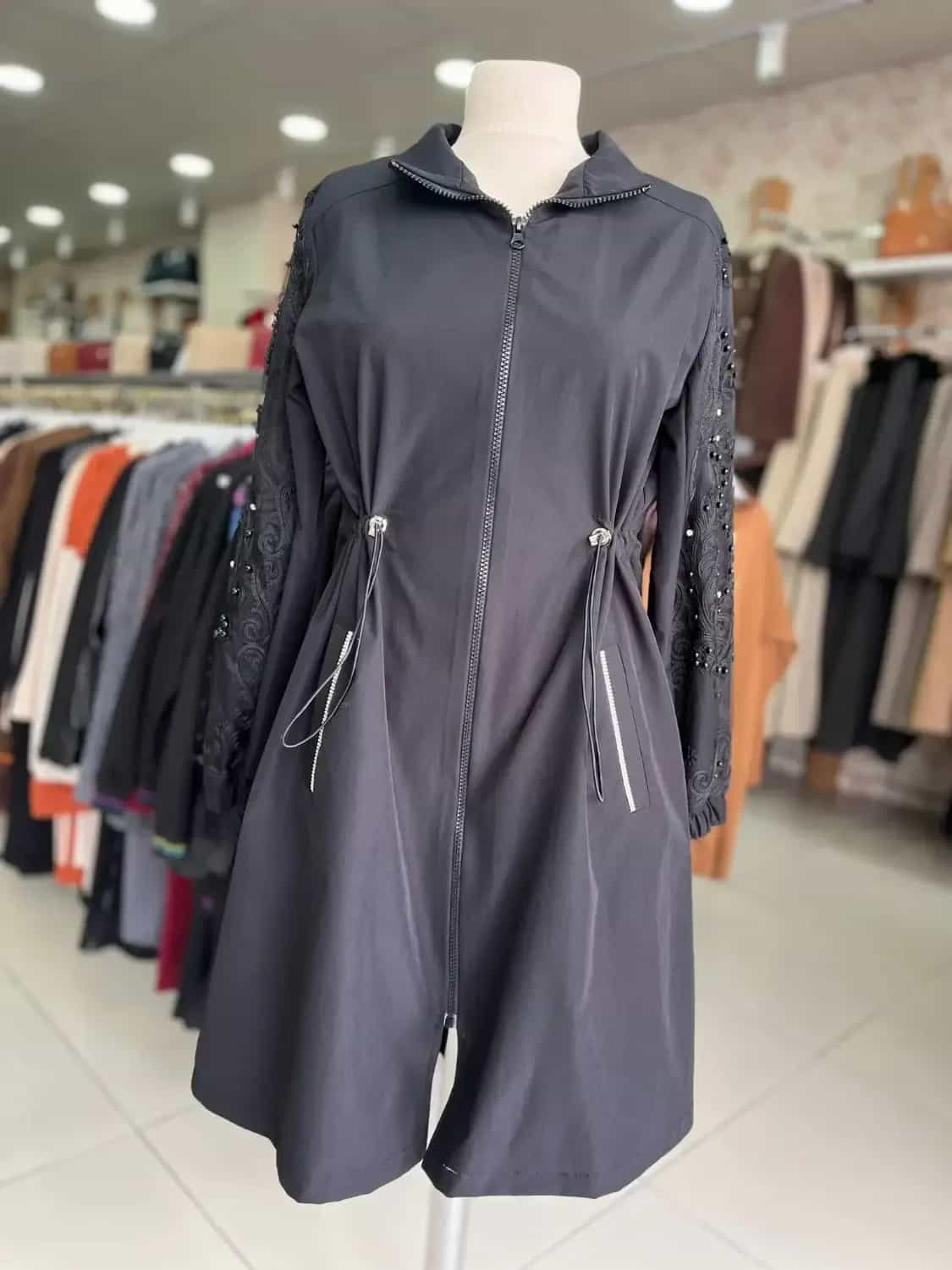 KOLU İNCİ DETAYLI TRENÇKOT