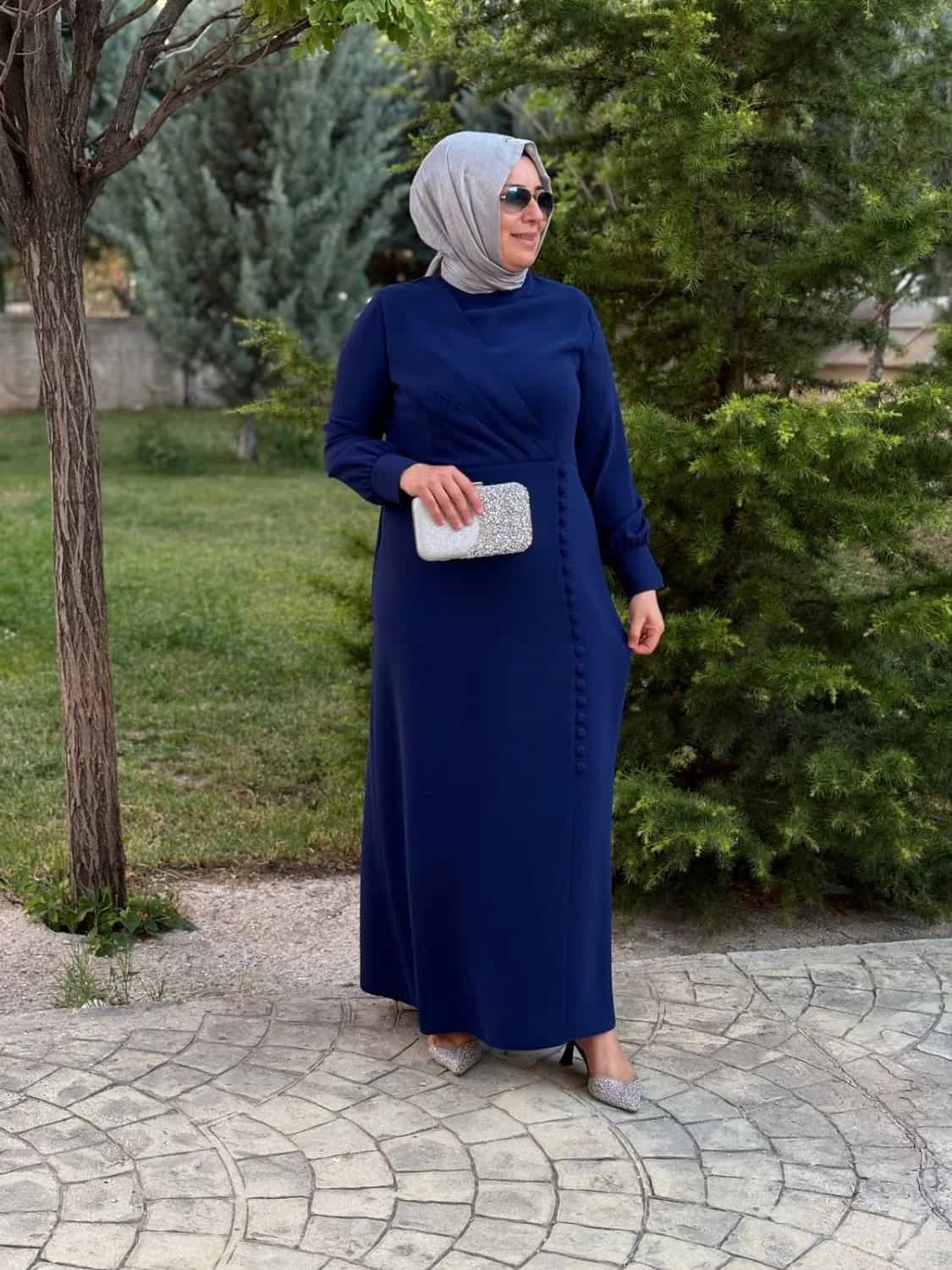 ÖNÜ DÜĞMELİ ELBİSE
