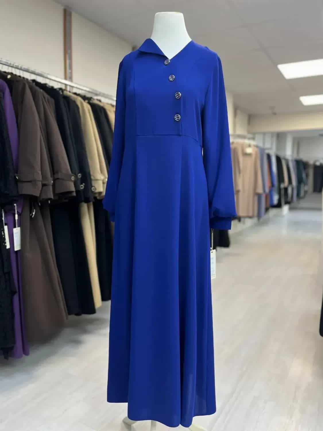 YAKA DÜĞMELİ ELBİSE