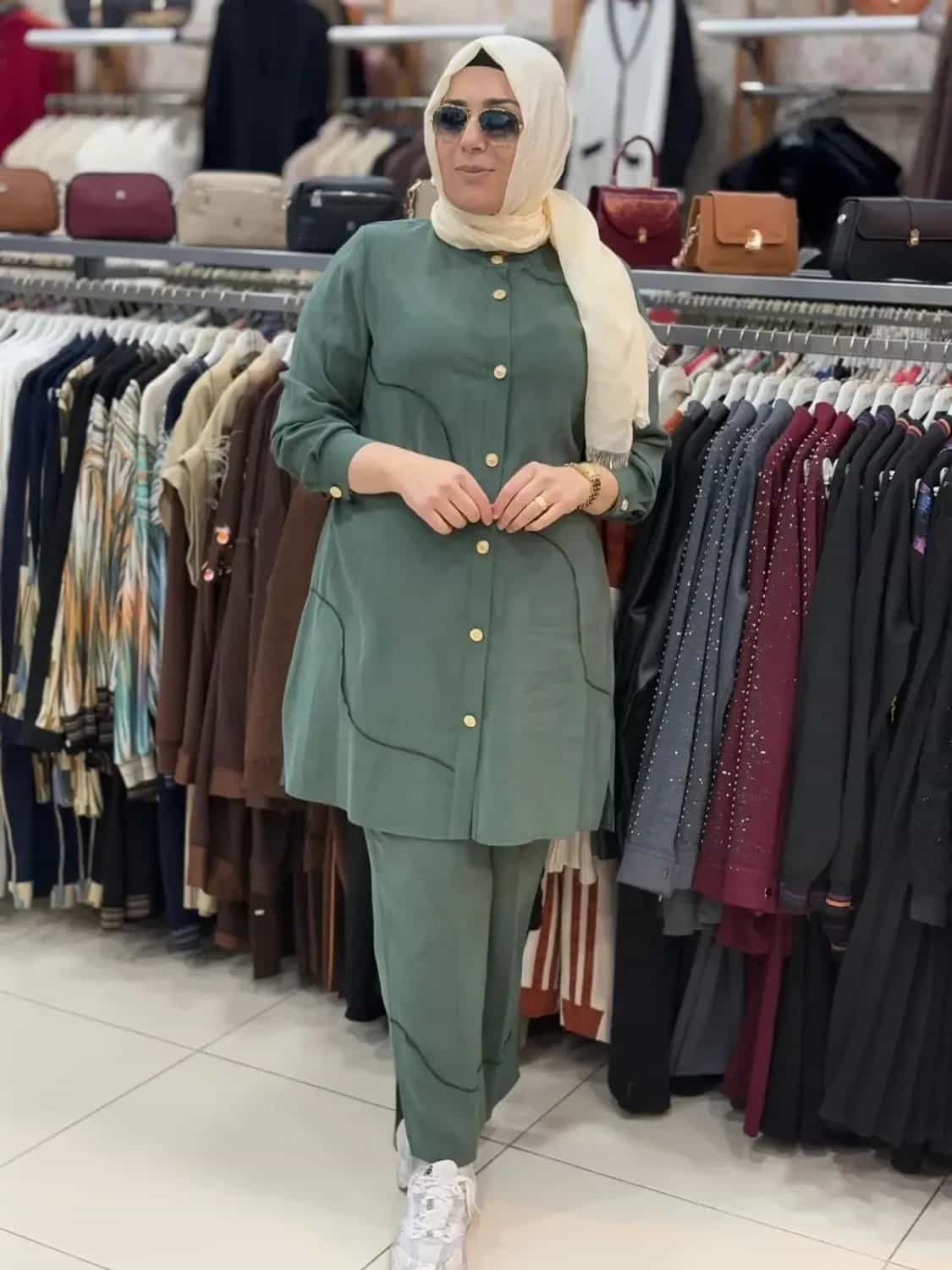 OVERLOK DİKİŞLİ DÜĞMELİ TAKIM