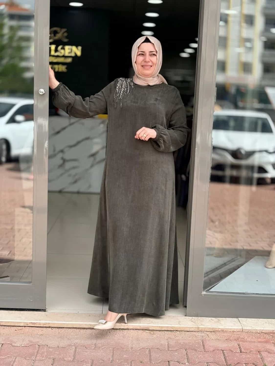 OMZU TAŞLI İPEK KUPRA ELBİSE