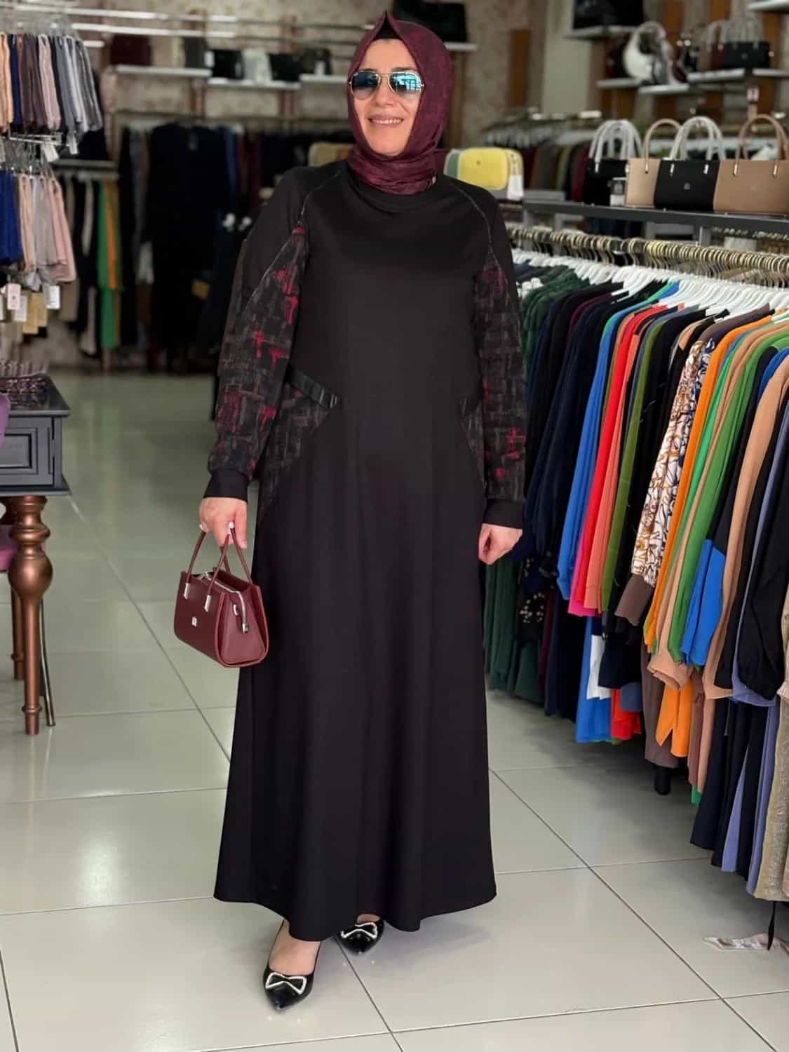 KOLU DESENLİ ELBİSE