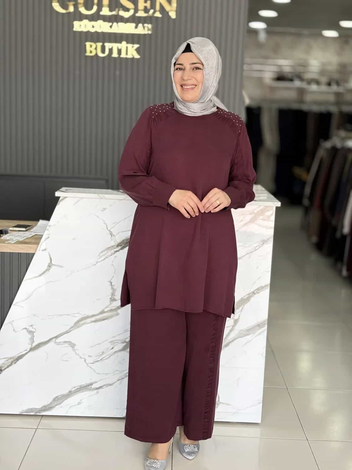 PANTOLONLU TAKIM  OMUZLARI İNCİ DETAYLI