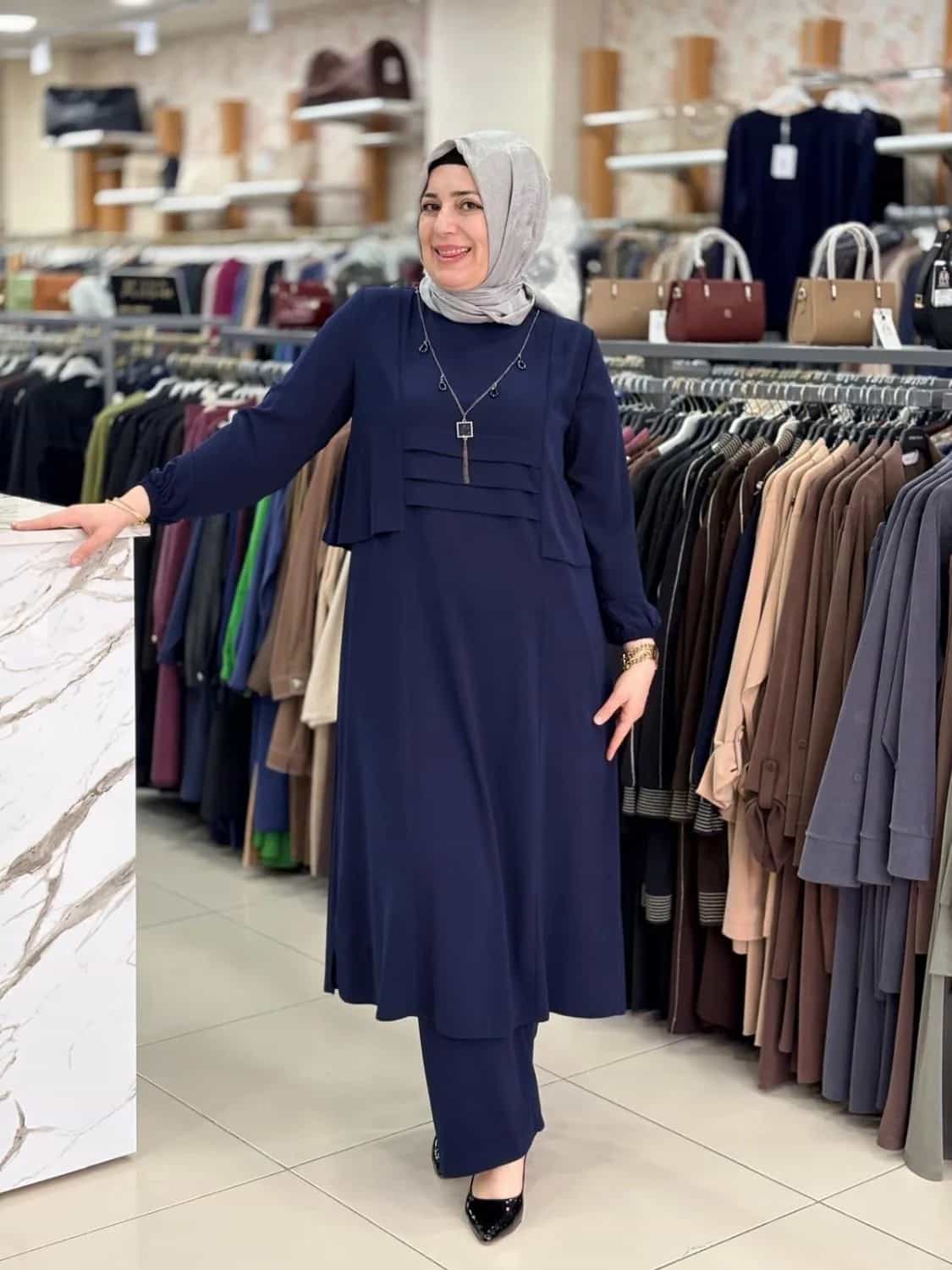 DÜNYA PANTOLONLU TAKIM
