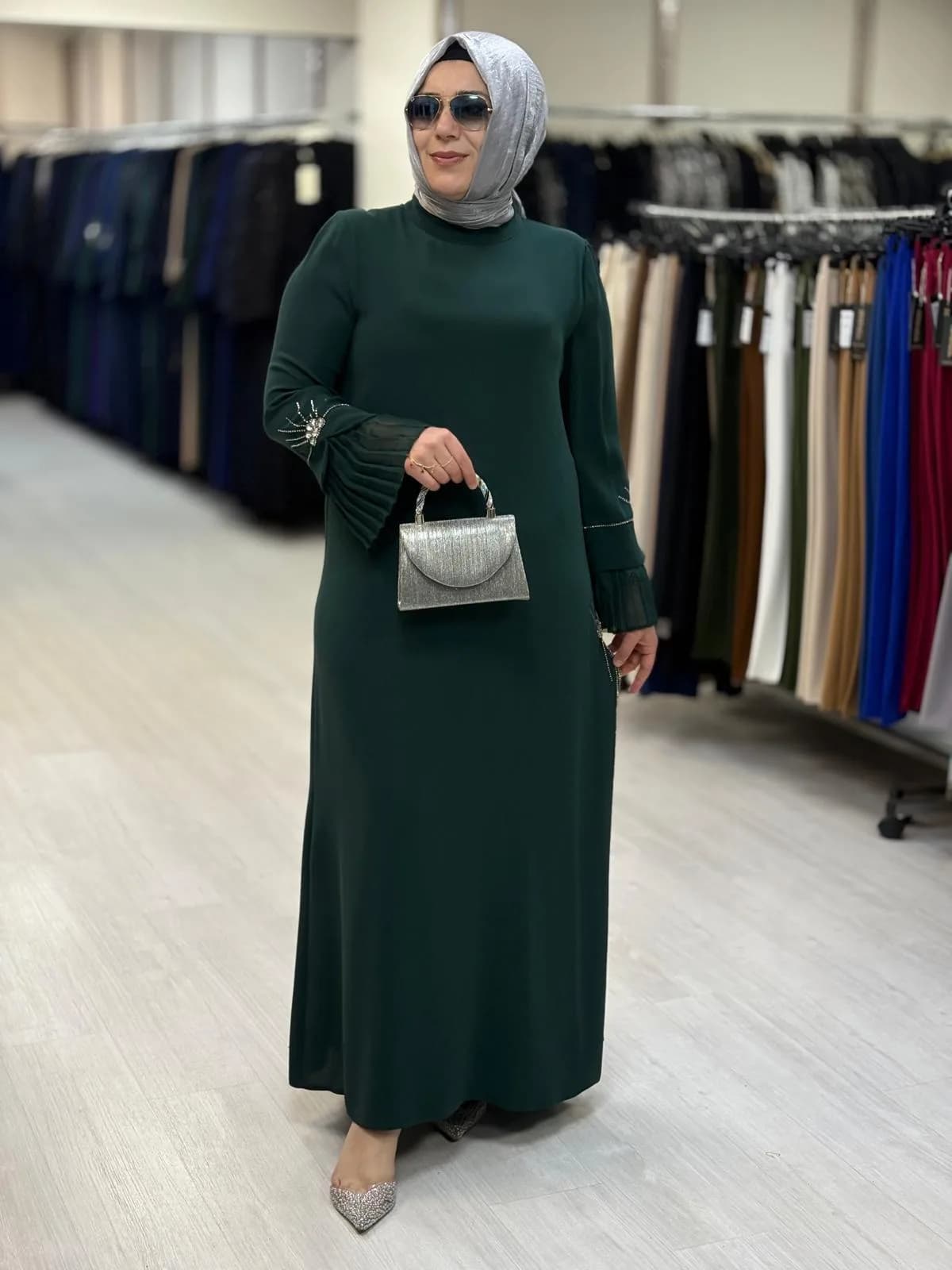 KOLU VE ETEĞİ PLİSELİ ABİYE