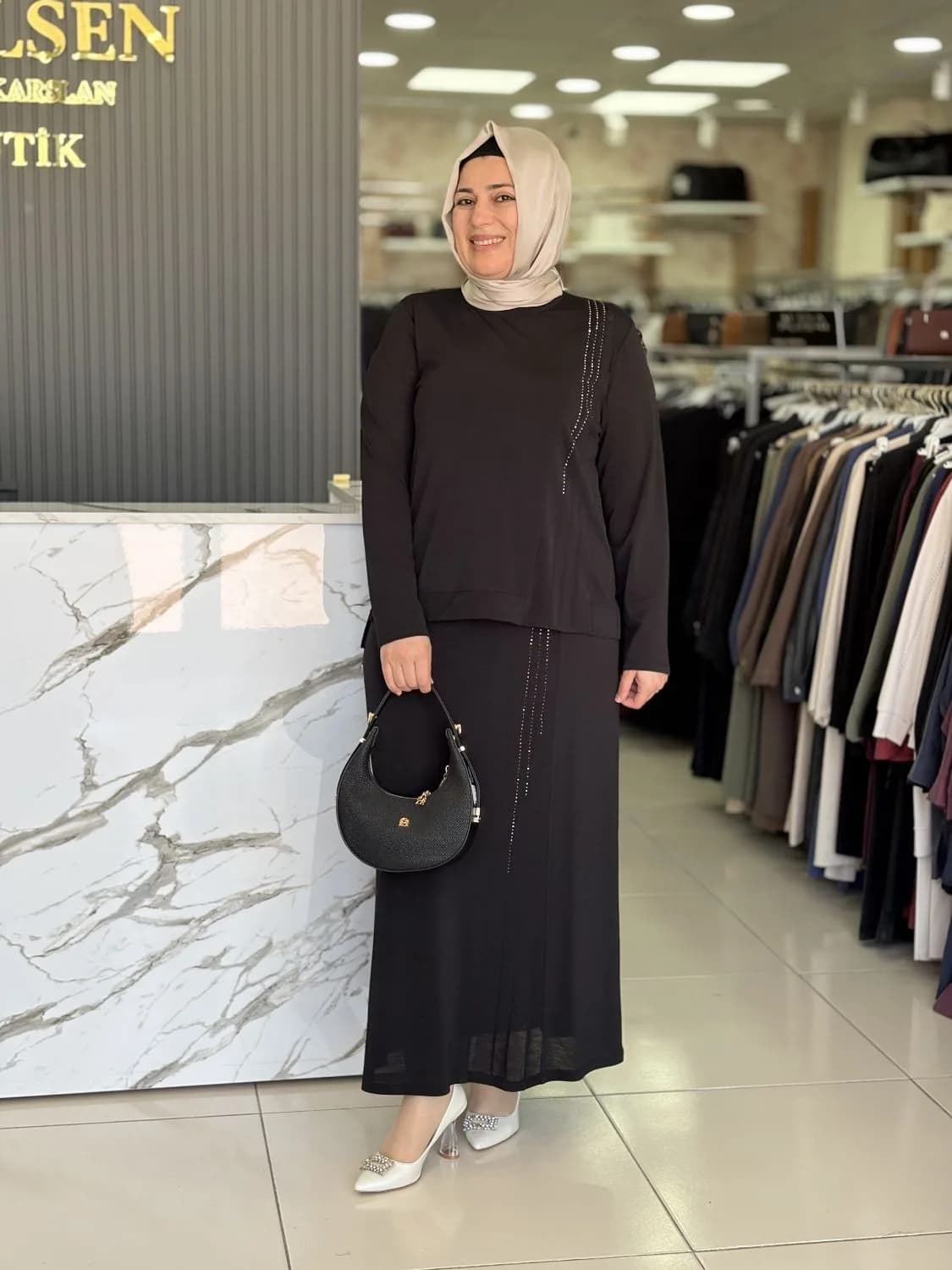 TAŞ DETAYLI ETEKLİ TAKIM