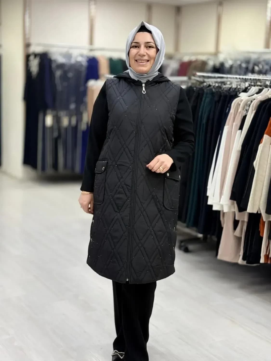 KAPİTONE TAŞ DETAYLI YELEK