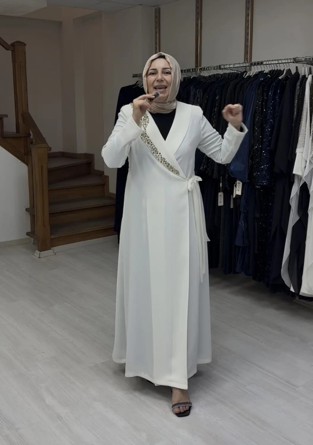YAKA TAŞ DETAYLI ABAYA